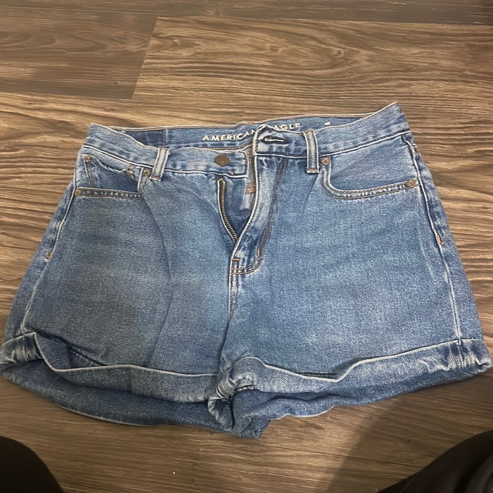 American Eagle High Rise Mom Short Size 4